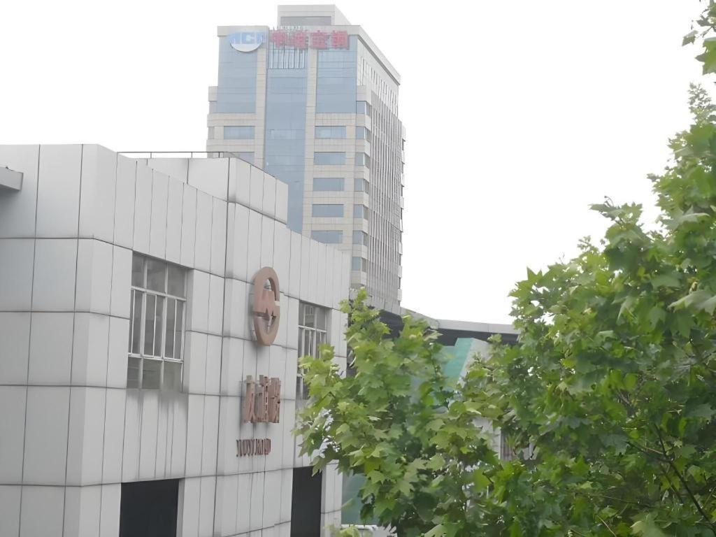 Hotel Greentree Express Baoshan District Youyi Road Metro Station