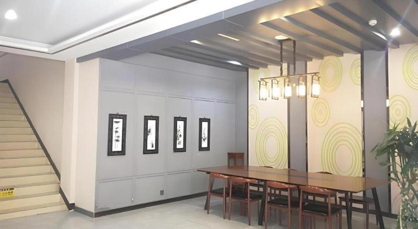 Greentree Express Baoshan District Youyi Road Metro Station