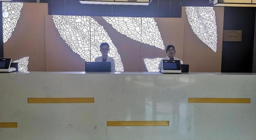 Greentree Express Baoshan District Youyi Road Metro Station Hotel 3*