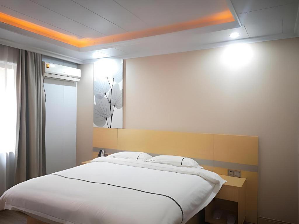Greentree Express Baoshan District Youyi Road Metro Station Hotel 3*