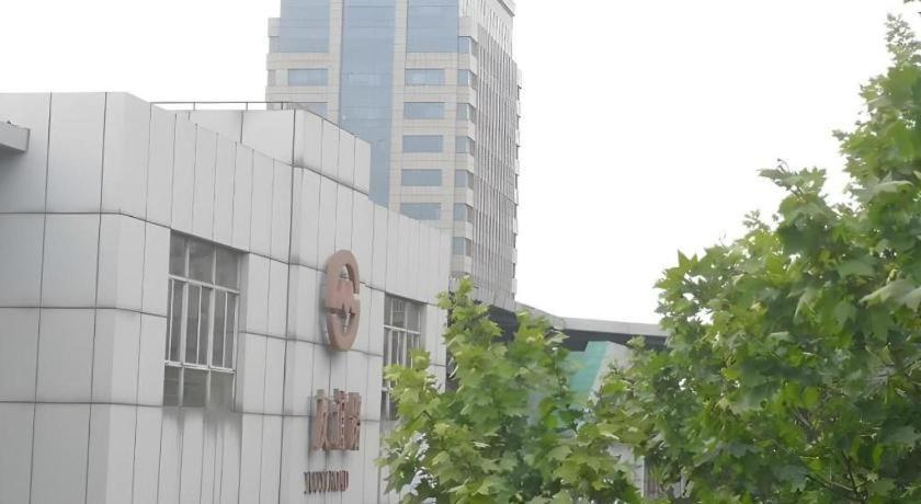 Hotel Greentree Express Baoshan District Youyi Road Metro Station 3*