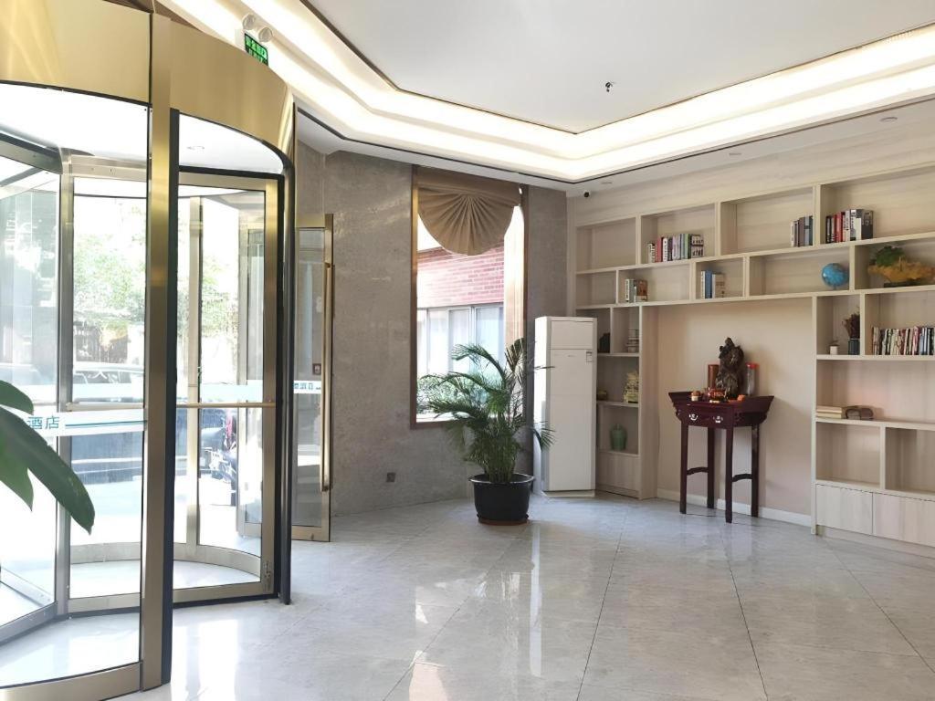 Greentree Express Baoshan District Youyi Road Metro Station Hotel 3*