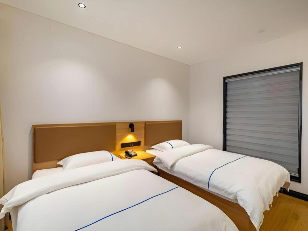 Hotel Greentree Express Baoshan District Youyi Road Metro Station 3*