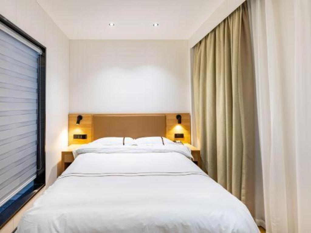 Hotel Greentree Express Baoshan District Youyi Road Metro Station