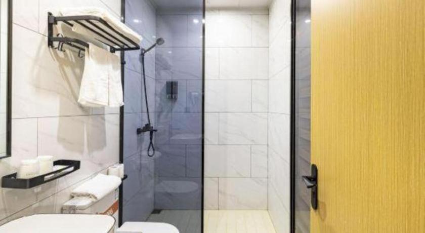 Greentree Express Baoshan District Youyi Road Metro Station Hotel 3*