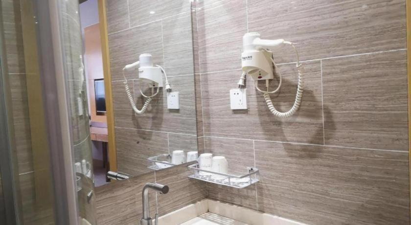 Greentree Express Baoshan District Youyi Road Metro Station 3* Shanghai