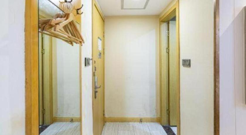 Greentree Express Baoshan District Youyi Road Metro Station 3*