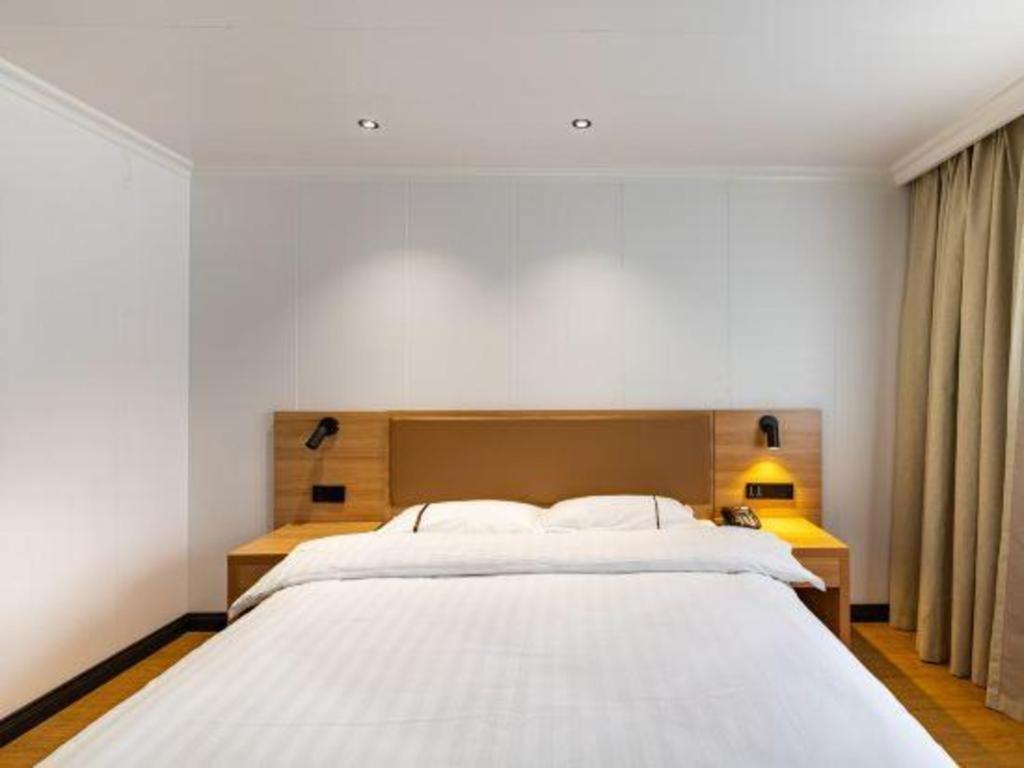 Hotel Greentree Express Baoshan District Youyi Road Metro Station