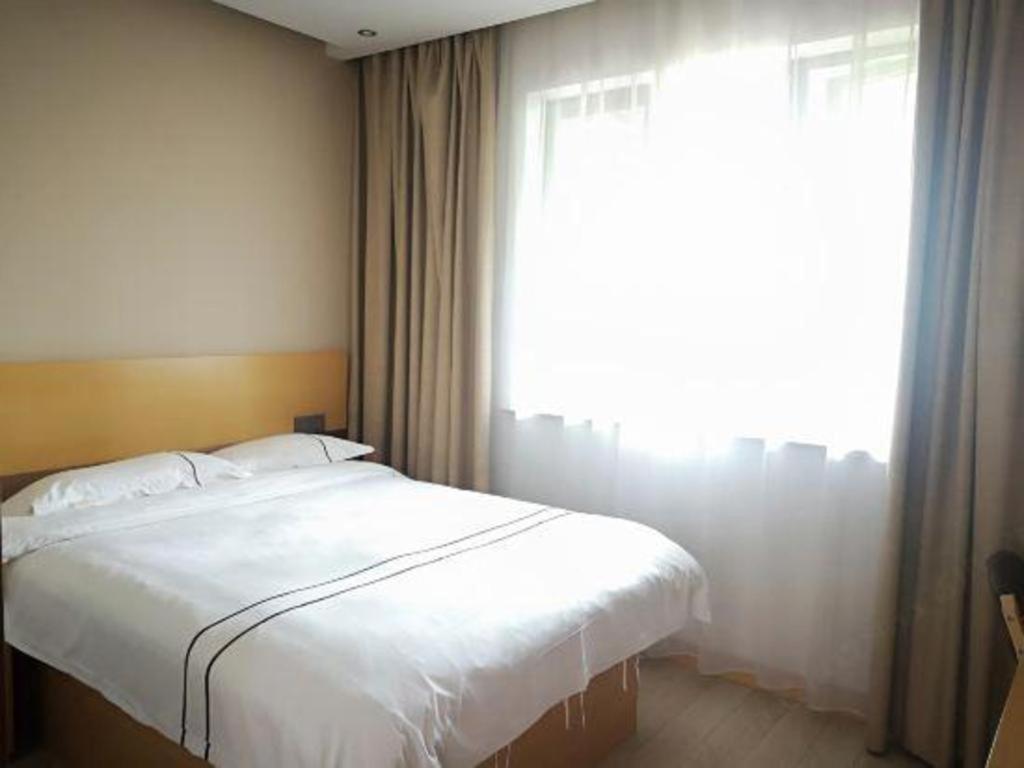 Greentree Express Baoshan District Youyi Road Metro Station Hotel 3*