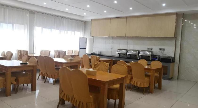 Hotel Greentree Express Baoshan District Youyi Road Metro Station