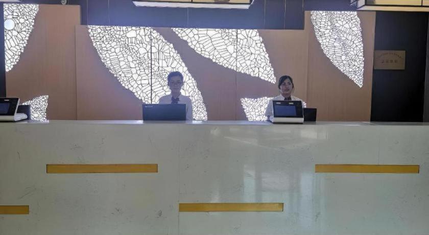 Greentree Express Baoshan District Youyi Road Metro Station Hotel 3*