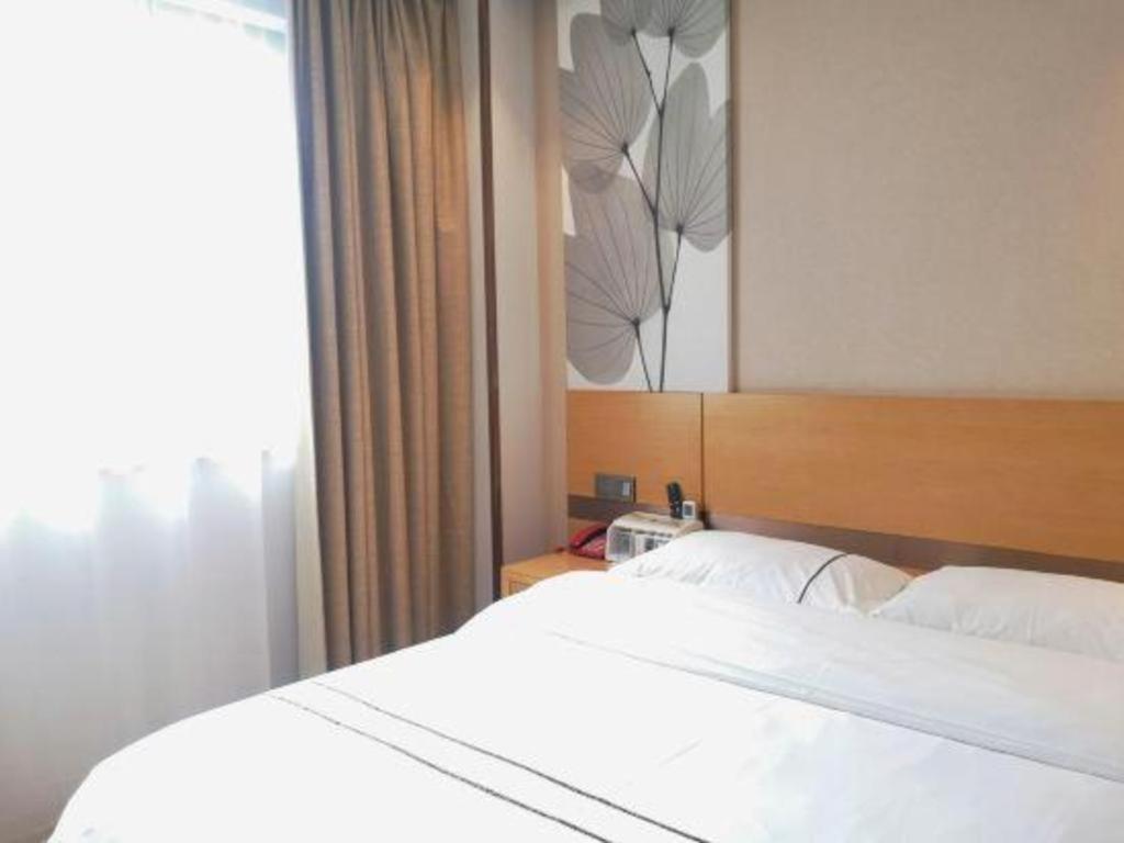 Greentree Express Baoshan District Youyi Road Metro Station Hotel 3*